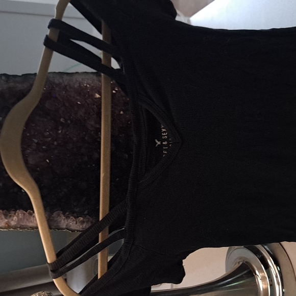 Black top - Picture 2 of 3